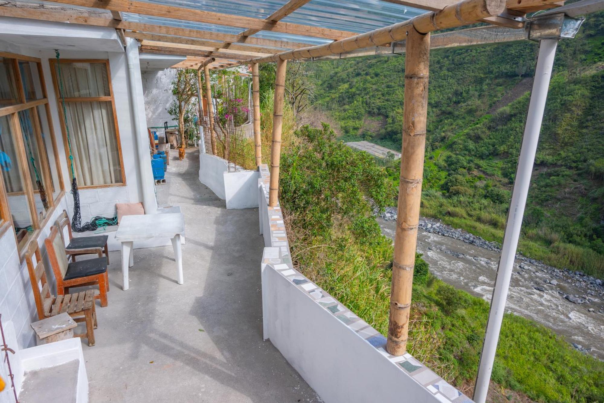 Backpackers-Balcones-River-Lodge Baños Buitenkant foto